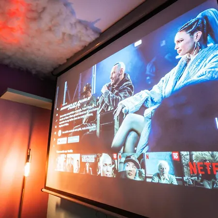 Capsule Cloud - Jacuzzi - Projecteur Cinema Tourcoing