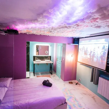 Capsule Cloud - Jacuzzi - Projecteur Cinema