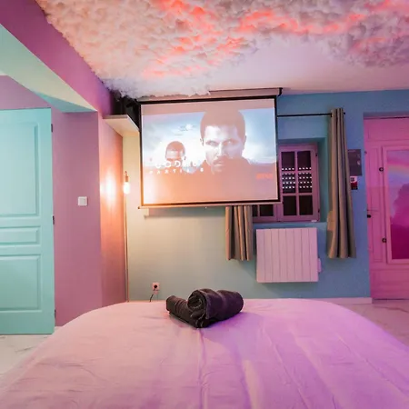 Capsule Cloud - Jacuzzi - Projecteur Cinema * Tourcoing