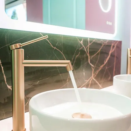 Capsule Cloud - Jacuzzi - Projecteur Cinema