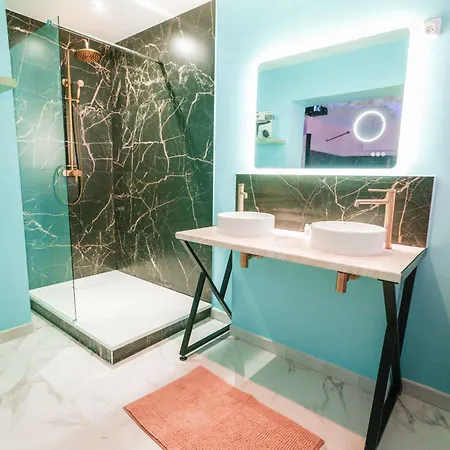Capsule Cloud - Jacuzzi - Projecteur Cinema Apartment Tourcoing