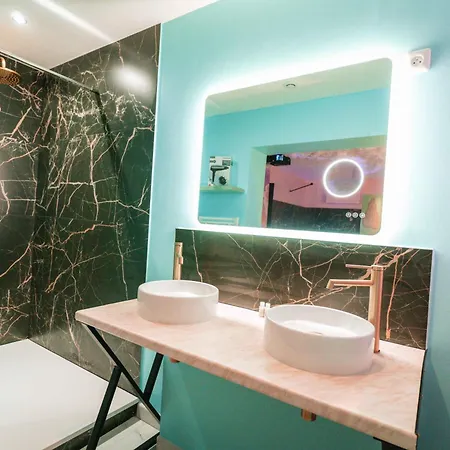 Capsule Cloud - Jacuzzi - Projecteur Cinema Tourcoing