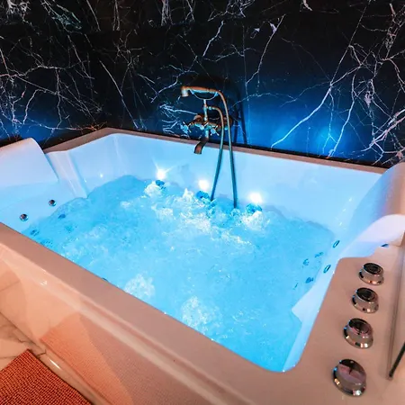 Capsule Cloud - Jacuzzi - Projecteur Cinema Tourcoing