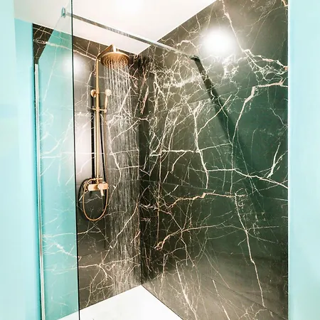 Capsule Cloud - Jacuzzi - Projecteur Cinema Apartament *