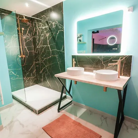 Capsule Cloud - Jacuzzi - Projecteur Cinema