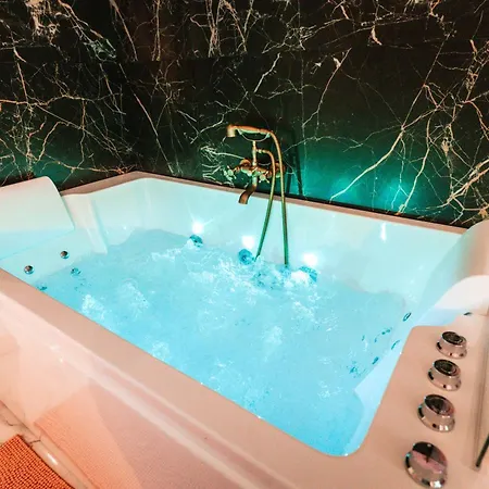 Capsule Cloud - Jacuzzi - Projecteur Cinema Apartment Tourcoing