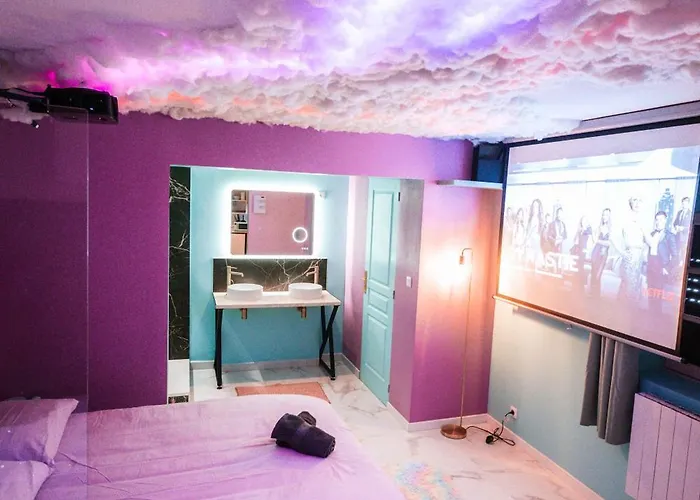 Capsule Cloud - Jacuzzi - Projecteur Cinema